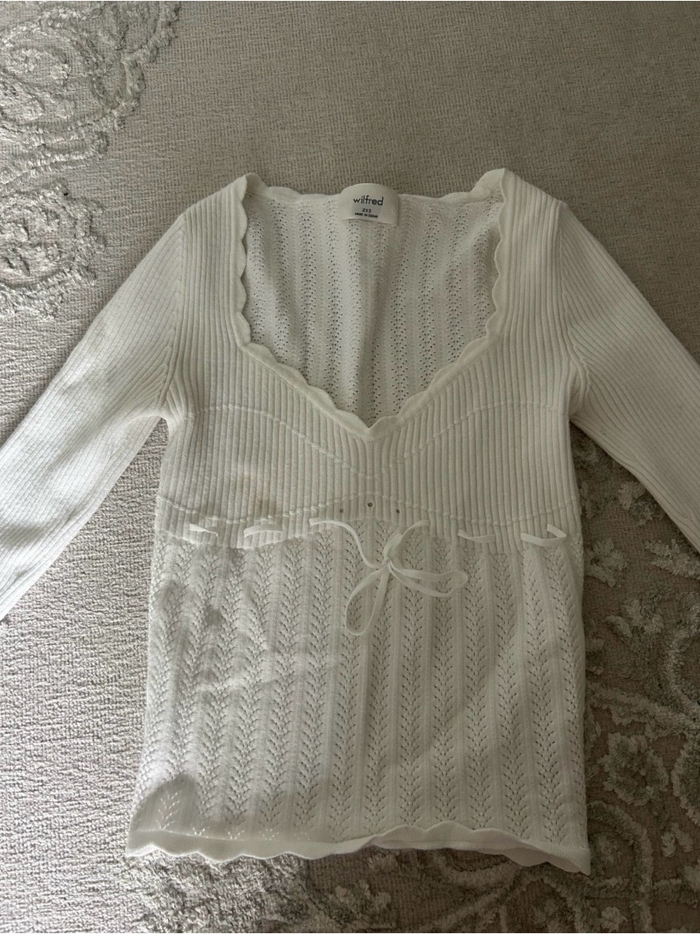 Artizia Wilfred Cream Scalloped V‑Neck Knit Top